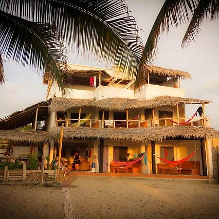 Beach Front Bungalows At The Coconut Каноа Экстерьер фото